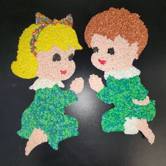 Vintage melted plastic popcorn wall hangers Christmas boy and girl - Picture 2 of 12